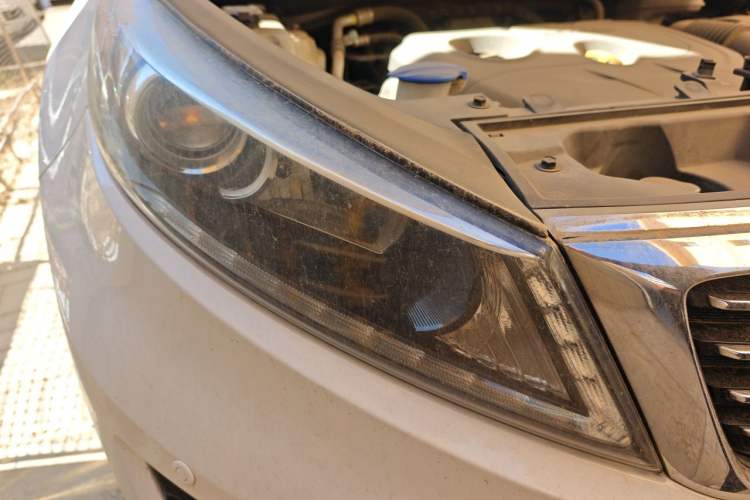 Used Kia Sportage R 2015 2.0L Automatic Two-Wheel Drive DLX Model Right Front Headlight