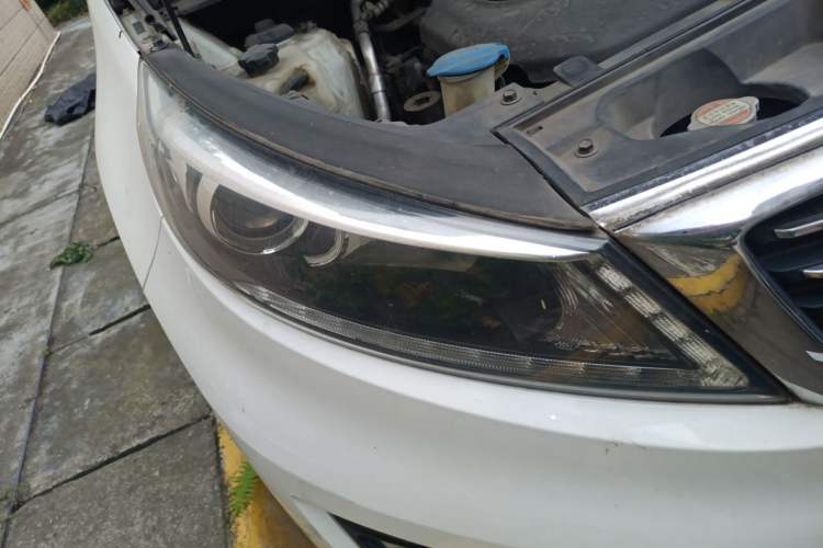 Used Kia Sportage R 2015 2.0L Automatic Two-Wheel Drive DLX Model Right Front Headlight
