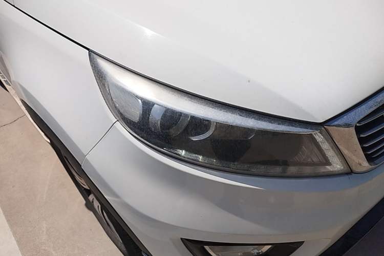 Used Kia Sportage R 2015 2.0L Automatic Two-Wheel Drive DLX Model Right Front Headlight