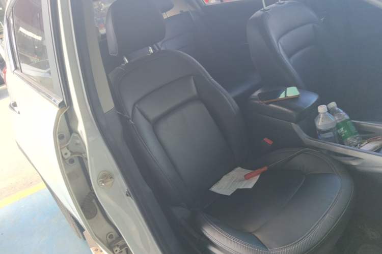 Used Kia Sportage R 2015 2.0L Automatic Two-Wheel Drive DLX Model Right Front Seat