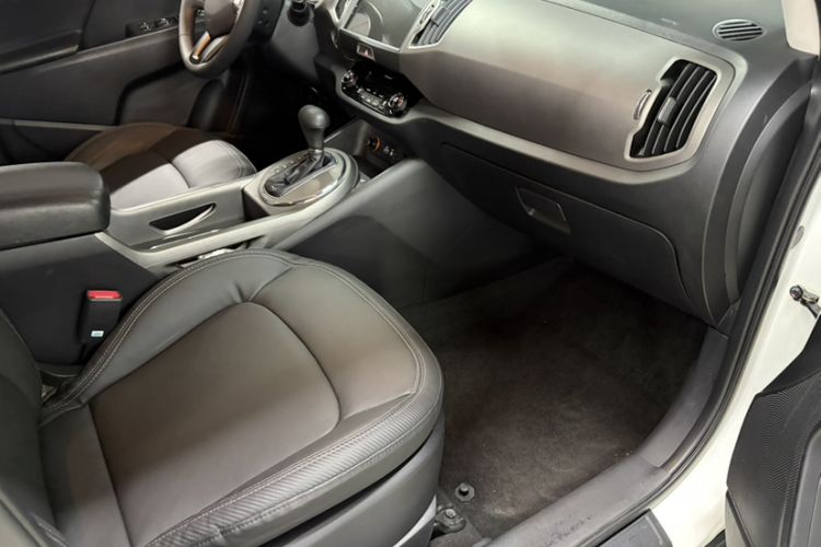 Used Kia Sportage R 2015 2.0L Automatic Two-Wheel Drive DLX Model Right Front Seat