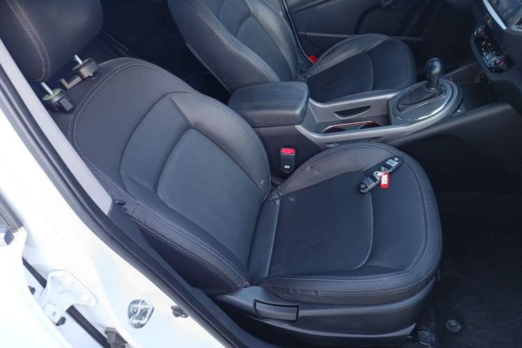 Used Kia Sportage R 2015 2.0L Automatic Two-Wheel Drive DLX Model Right Front Seat
