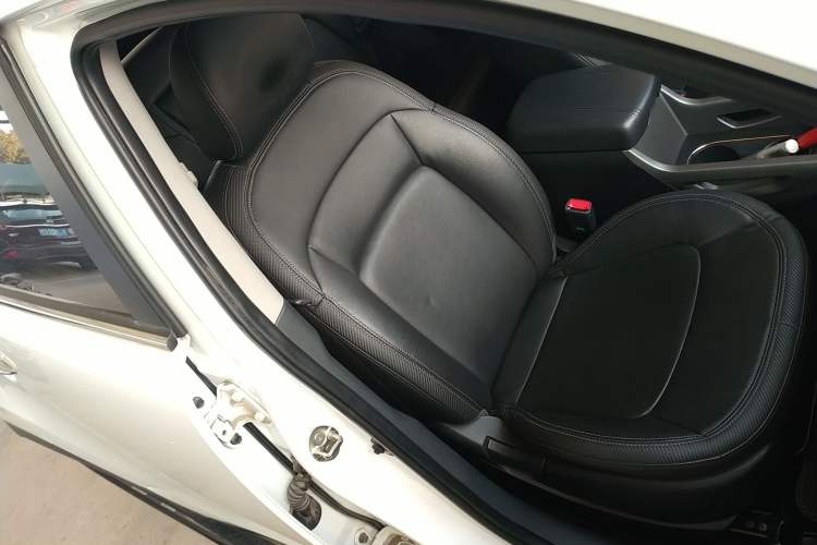 Used Kia Sportage R 2015 2.0L Automatic Two-Wheel Drive GLS Right Front Seat