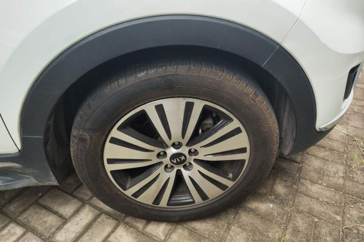 Used Kia Sportage R 2015 2.0L Automatic Two-Wheel Drive DLX Model Right Front Wheel Hub
