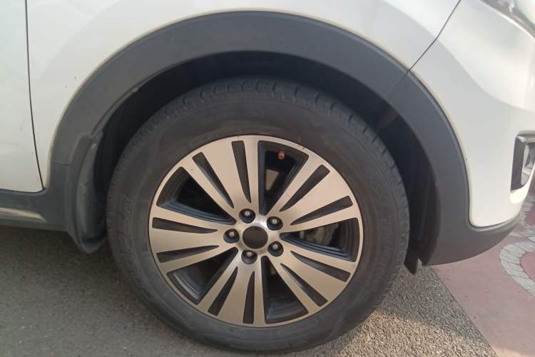 Used Kia Sportage R 2015 2.0L Automatic Two-Wheel Drive DLX Model Right Front Wheel Hub
