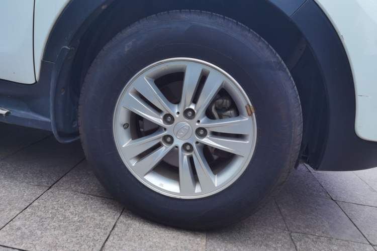 Used Kia Sportage R 2015 2.0L Manual Two-Wheel Drive GL Model Right Front Wheel Hub