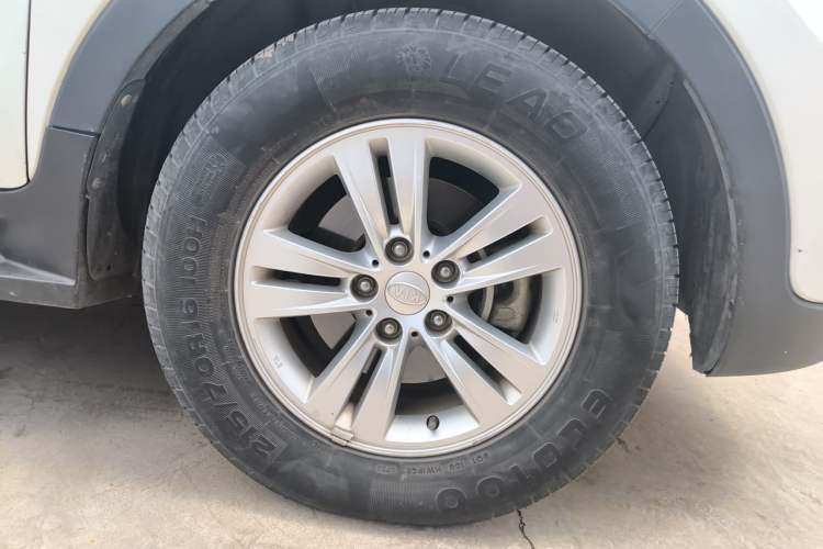 Used Kia Sportage R 2015 2.0L Automatic Two-Wheel Drive GL Right Front Wheel Hub
