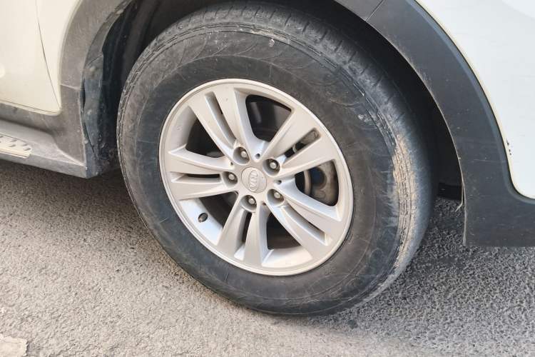 Used Kia Sportage R 2015 2.0L Automatic Two-Wheel Drive GL Right Front Wheel Hub