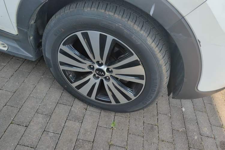 Used Kia Sportage R 2015 2.0L Automatic Two-Wheel Drive GLS Right Front Wheel Hub