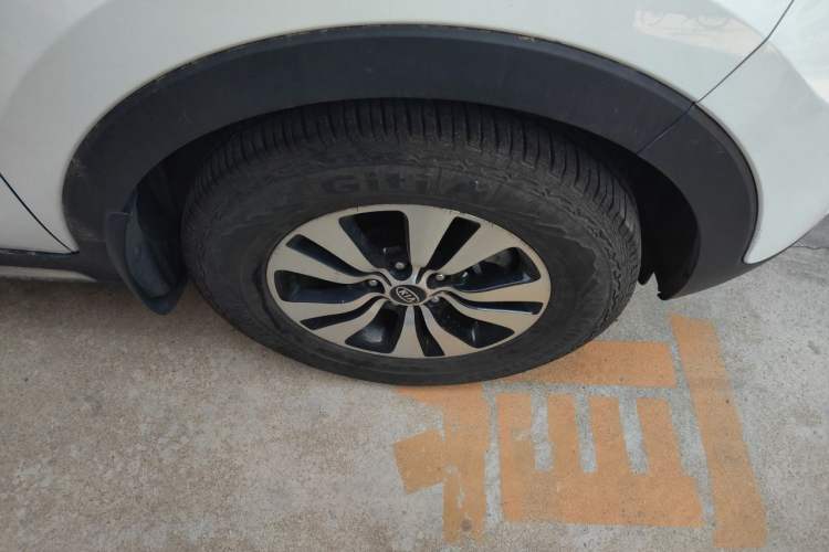 Used Kia Sportage R 2015 2.0L Automatic Two-Wheel Drive GL Right Front Wheel Hub