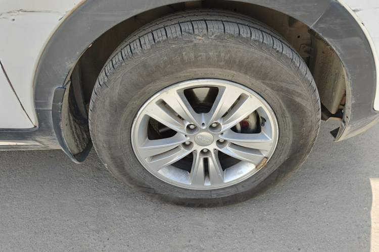 Used Kia Sportage R 2015 2.0L Manual Two-Wheel Drive GL Model Right Front Wheel Hub
