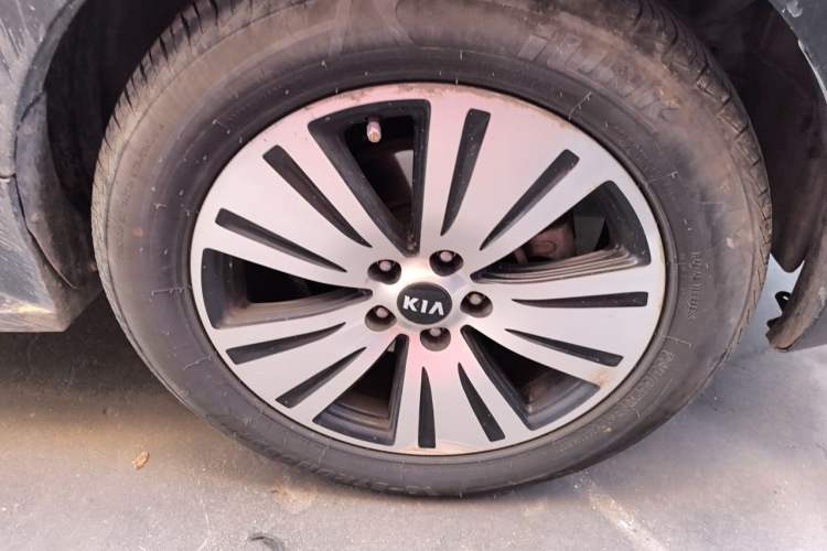 Used Kia Sportage R 2015 2.0L Automatic Two-Wheel Drive DLX Model Right Front Wheel Hub
