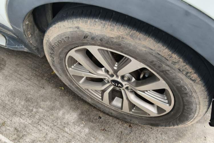 Used Kia Sportage R 2015 2.0L Automatic Two-Wheel Drive GLS Right Front Wheel Hub