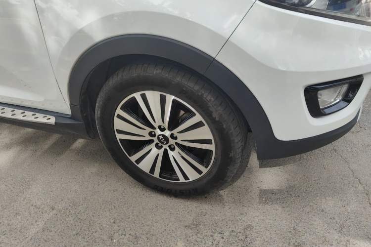 Used Kia Sportage R 2015 2.0L Automatic Two-Wheel Drive DLX Model Right Front Wheel Hub