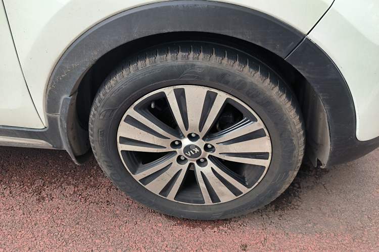 Used Kia Sportage R 2015 2.0L Automatic Two-Wheel Drive DLX Model Right Front Wheel Hub