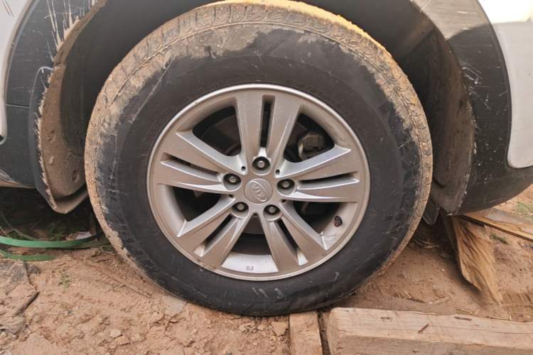 Used Kia Sportage R 2015 2.0L Automatic Two-Wheel Drive GL Right Front Wheel Hub
