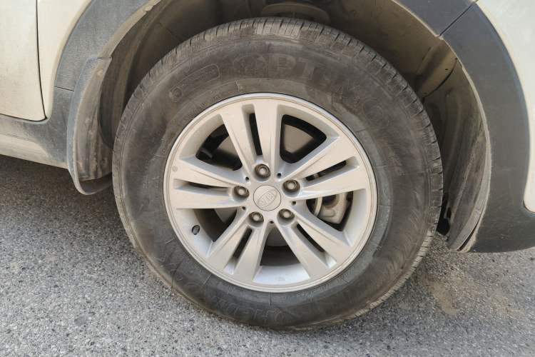 Used Kia Sportage R 2015 2.0L Manual Two-Wheel Drive GL Model Right Front Wheel Hub