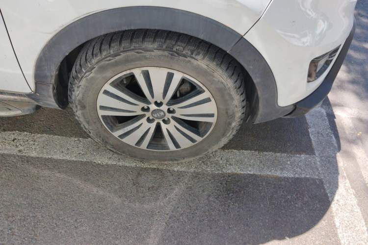Used Kia Sportage R 2015 2.0L Automatic Two-Wheel Drive DLX Model Right Front Wheel Hub