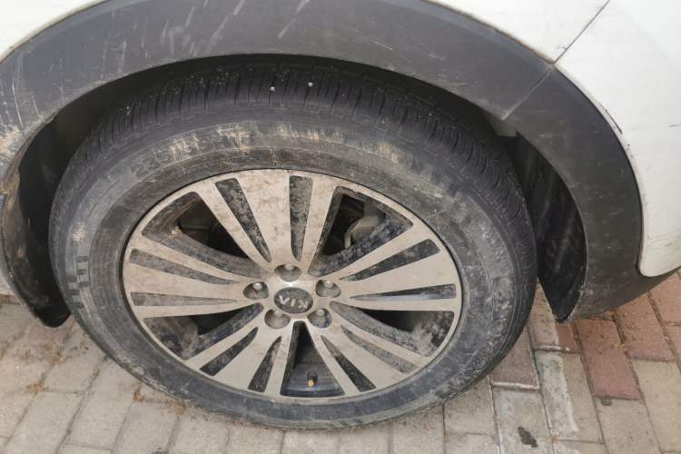 Used Kia Sportage R 2015 2.0L Automatic Two-Wheel Drive DLX Model Right Front Wheel Hub
