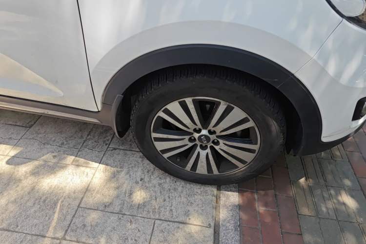 Used Kia Sportage R 2015 2.0L Automatic Two-Wheel Drive DLX Model Right Front Wheel Hub