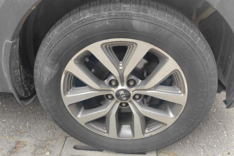 Used Kia Sportage R 2015 2.0L Automatic Two-Wheel Drive GLS Right Front Wheel Hub