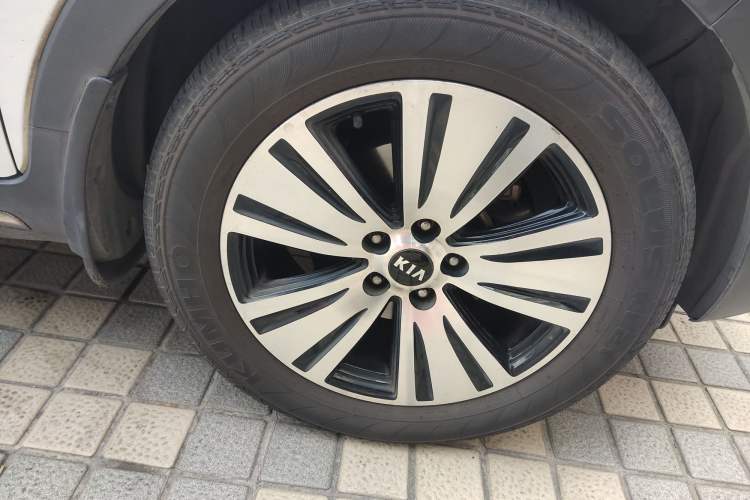 Used Kia Sportage R 2015 2.0L Automatic Two-Wheel Drive DLX Model Right Front Wheel Hub