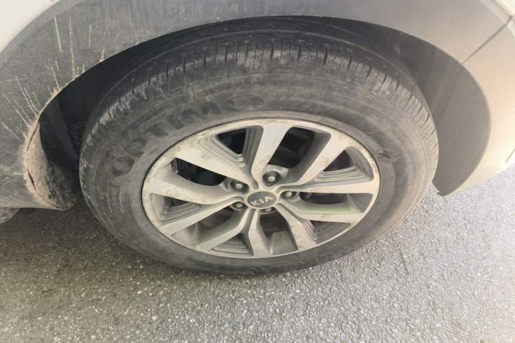 Used Kia Sportage R 2015 2.0L Automatic Two-Wheel Drive GLS Right Front Wheel Hub
