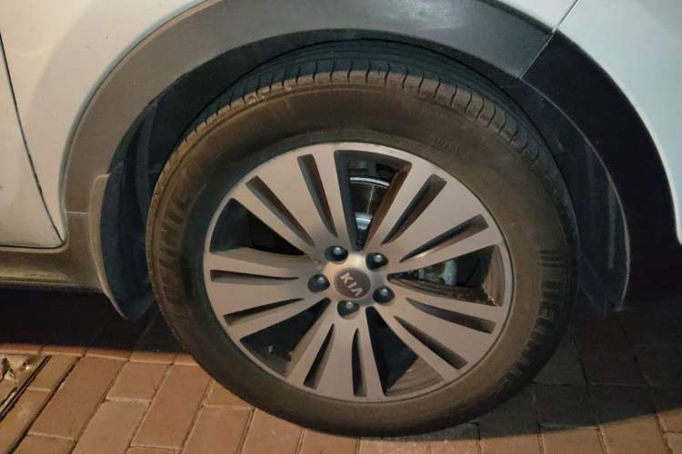 Used Kia Sportage R 2015 2.0L Automatic Two-Wheel Drive DLX Model Right Front Wheel Hub