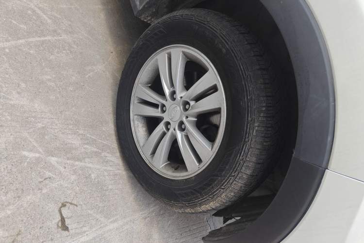 Used Kia Sportage R 2015 2.0L Automatic Two-Wheel Drive GL Right Front Wheel Hub