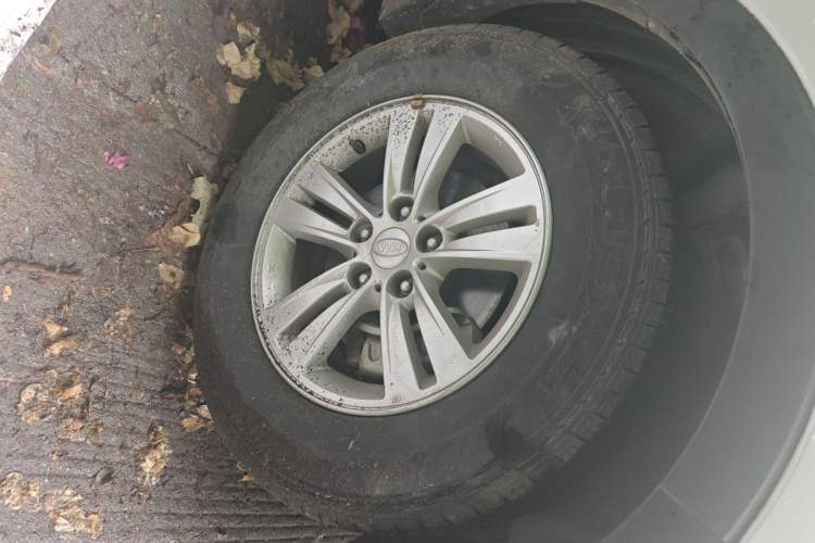Used Kia Sportage R 2015 2.0L Automatic Two-Wheel Drive GL Right Front Wheel Hub