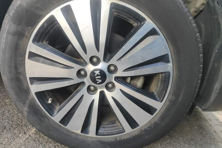 Used Kia Sportage R 2015 2.0L Automatic Two-Wheel Drive DLX Model Right Front Wheel Hub