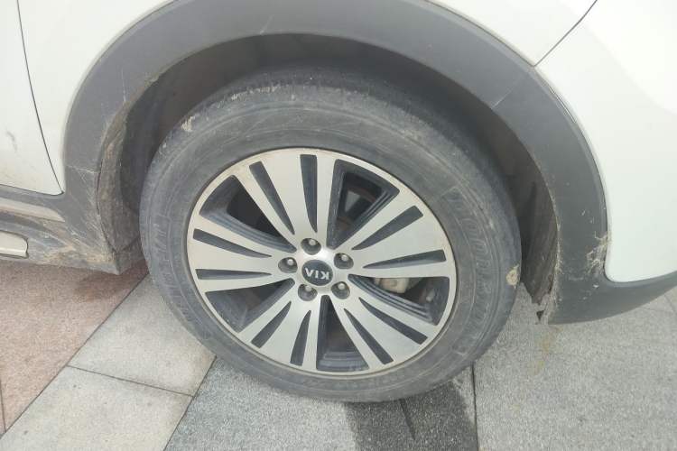 Used Kia Sportage R 2015 2.0L Automatic Two-Wheel Drive DLX Model Right Front Wheel Hub