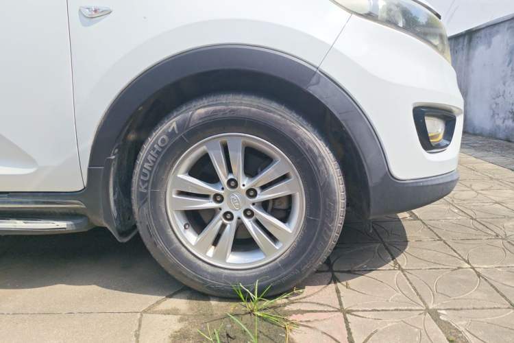Used Kia Sportage R 2015 2.0L Automatic Two-Wheel Drive GL Right Front Wheel Hub
