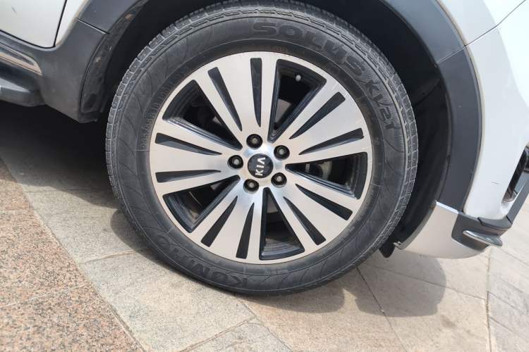 Used Kia Sportage R 2015 2.0L Automatic Two-Wheel Drive DLX Model Right Front Wheel Hub