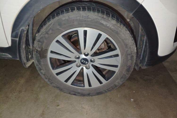 Used Kia Sportage R 2015 2.0L Automatic Two-Wheel Drive DLX Model Right Front Wheel Hub