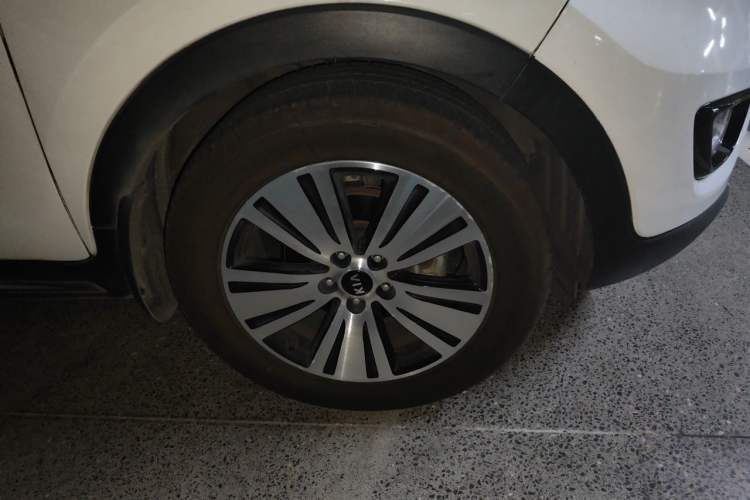 Used Kia Sportage R 2015 2.0L Automatic Two-Wheel Drive DLX Model Right Front Wheel Hub