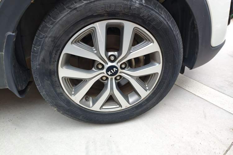 Used Kia Sportage R 2015 2.0L Automatic Two-Wheel Drive GLS Right Front Wheel Hub