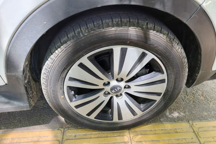 Used Kia Sportage R 2015 2.0L Automatic Two-Wheel Drive DLX Model Right Front Wheel Hub