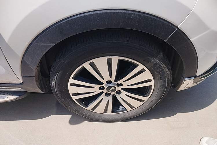 Used Kia Sportage R 2015 2.0L Automatic Two-Wheel Drive DLX Model Right Front Wheel Hub