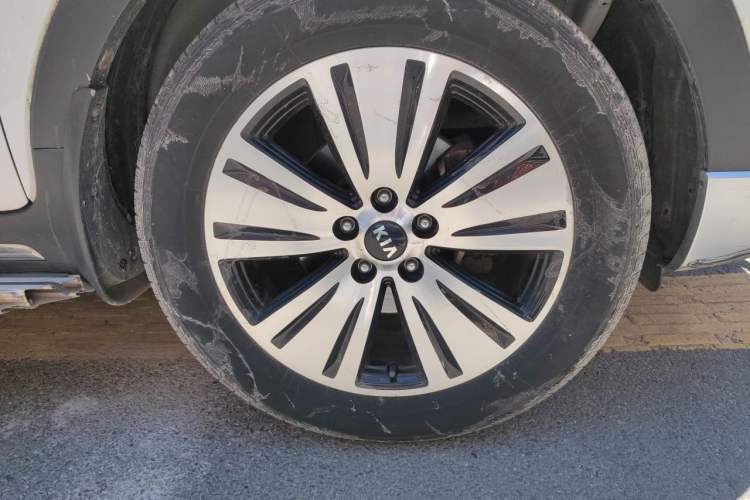 Used Kia Sportage R 2015 2.0L Automatic Two-Wheel Drive DLX Model Right Front Wheel Hub