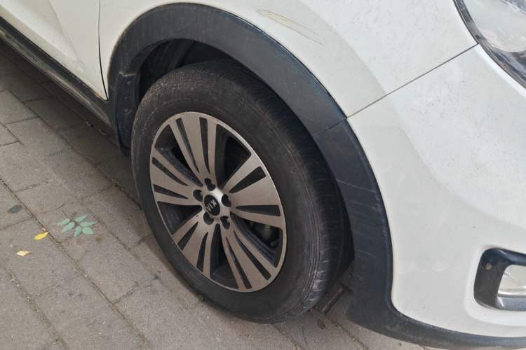 Used Kia Sportage R 2015 2.0L Automatic Two-Wheel Drive DLX Model Right Front Wheel Hub
