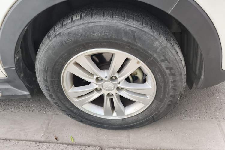 Used Kia Sportage R 2015 2.0L Automatic Two-Wheel Drive GL Right Front Wheel Hub