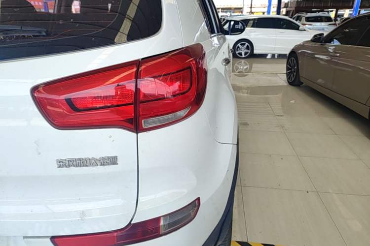 Used Kia Sportage R 2015 2.0L Automatic Two-Wheel Drive DLX Model Right Rear Taillight