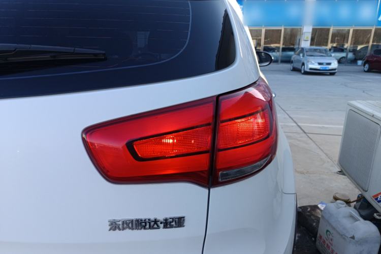 Used Kia Sportage R 2015 2.0L Automatic Two-Wheel Drive DLX Model Right Rear Taillight