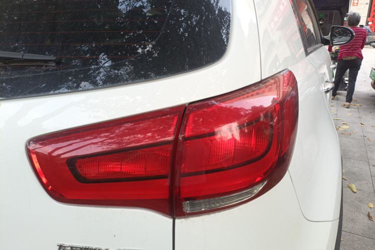 Used Kia Sportage R 2015 2.0L Automatic Two-Wheel Drive GLS Right Rear Taillight