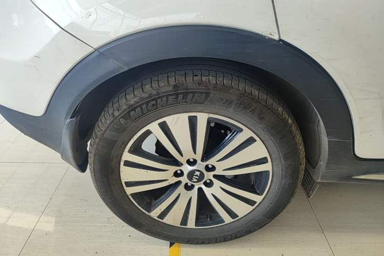 Used Kia Sportage R 2015 2.0L Automatic Two-Wheel Drive DLX Model Right Rear Wheel Hub