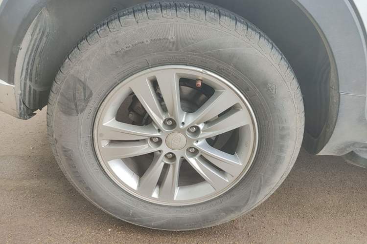 Used Kia Sportage R 2015 2.0L Automatic Two-Wheel Drive GL Right Rear Wheel Hub