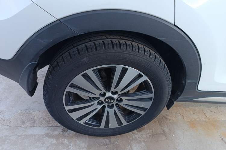 Used Kia Sportage R 2015 2.0L Automatic Two-Wheel Drive DLX Model Right Rear Wheel Hub