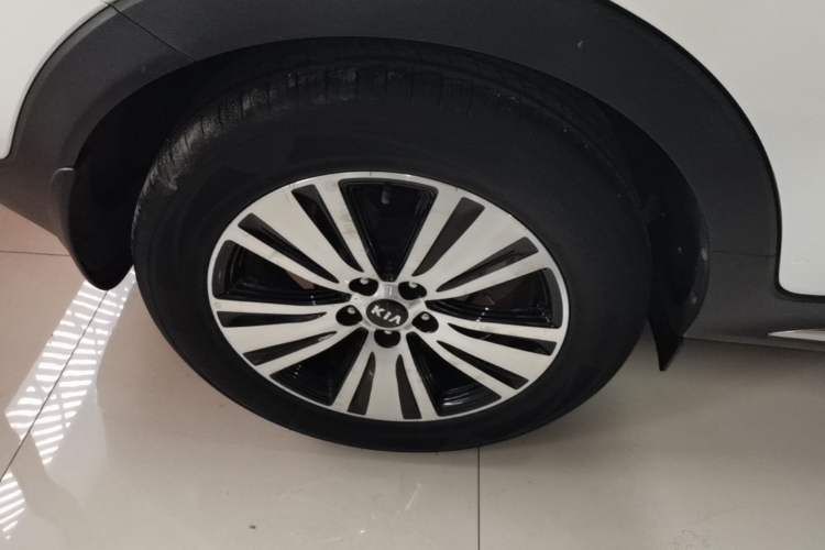 Used Kia Sportage R 2015 2.0L Automatic Two-Wheel Drive DLX Model Right Rear Wheel Hub