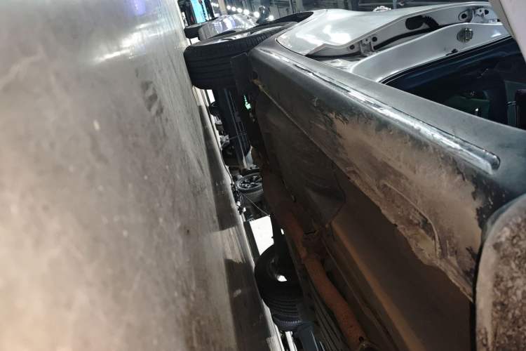 Used Kia Sportage R 2015 2.0L Automatic Two-Wheel Drive DLX Model Right Side Sill